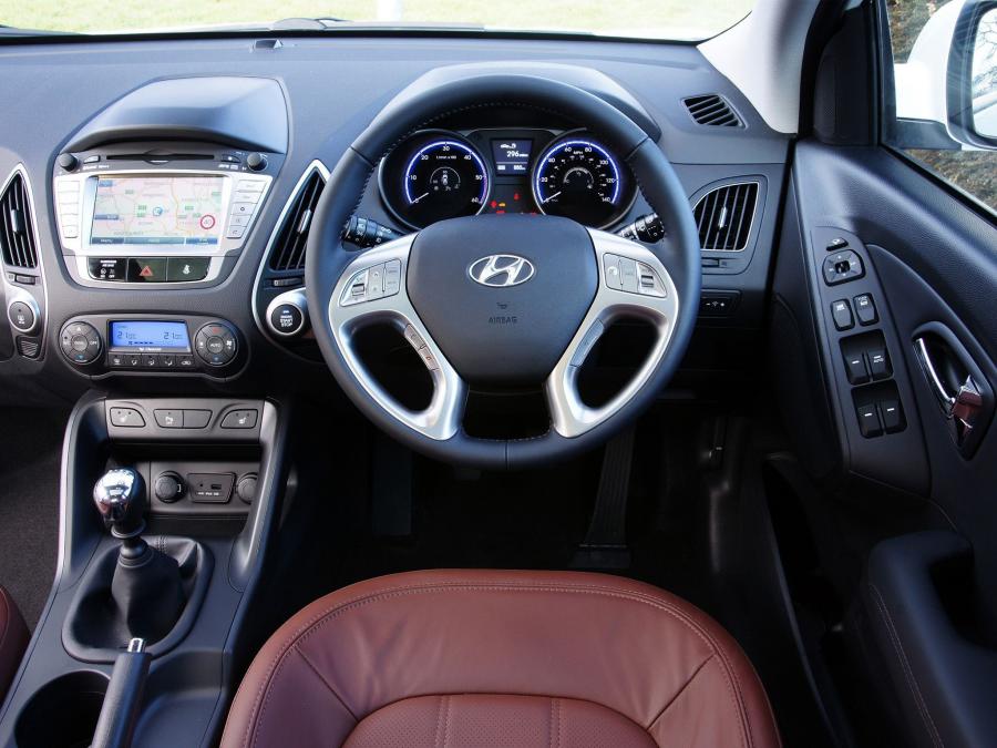  Hyundai ix35 2010 года  (UK) (фото 2 из 22)